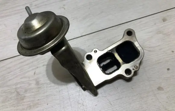 Toyota Hilux (AN10, AN20, AN30) Vacuum valve 