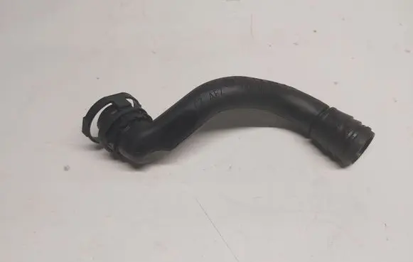 Volkswagen Tiguan Breather hose/pipe 5Q0129637C