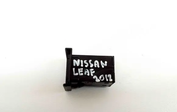 Nissan Leaf I (ZE0) AUX in-socket connector 284H31FA0A