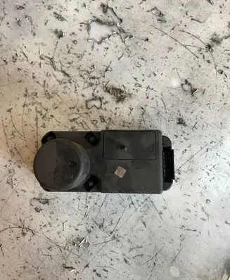 Volkswagen Golf III Central locking vacuum pump 1H0962257