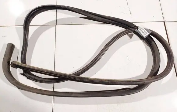 Peugeot Partner Rubber seal front coupe door 