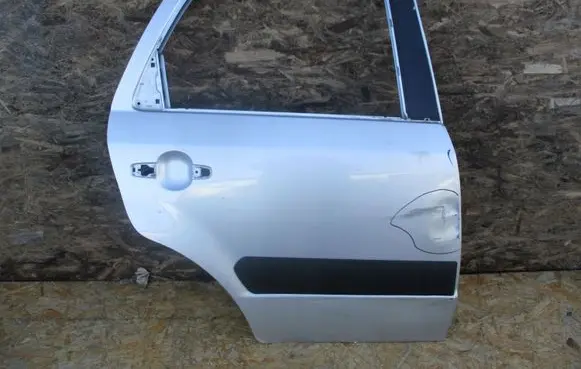 Suzuki SX4 Rear door