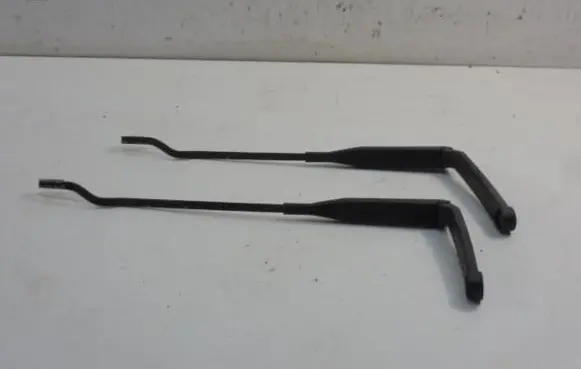 Opel Vectra A Front wiper blade arm 90357713