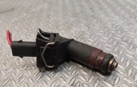 Mercedes-Benz S W220 Fuel injector 1370780049
