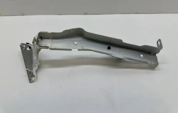 Audi A4 S4 B8 8K Fender mounting bracket 8K0821135C