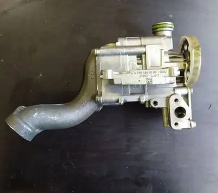Mercedes-Benz S X222 Maybach Oil pump A2791820000