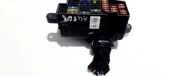 Volkswagen PASSAT B6 Fuse box set 2061333725