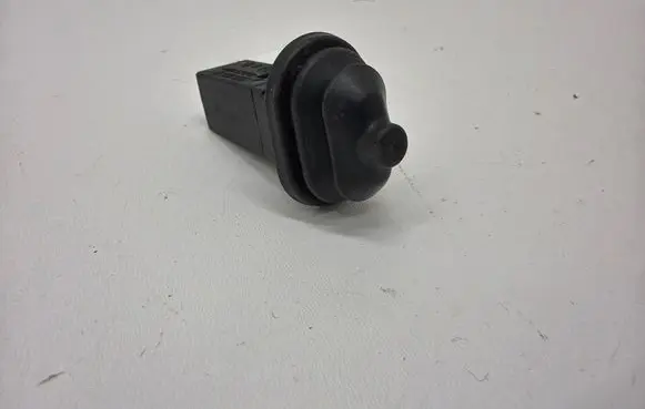BMW 5 E60 E61 Fuel tank opening switch 82289392