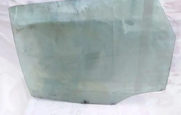 Rear door window glass