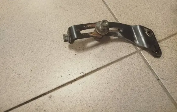 Nissan Terrano Generator/alternator belt tensioner