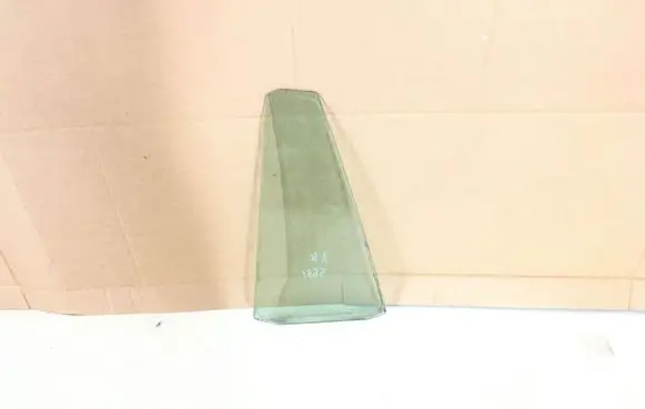 Toyota RAV 4 (XA20) Rear vent window glass E643R00033