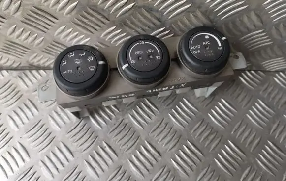 Nissan X-Trail T30 Climate control unit 27500EQ310
