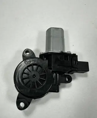Mazda 3 III Front door window regulator motor BHN95958X