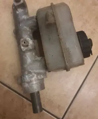 Master brake cylinder