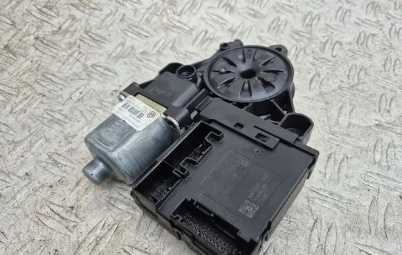 Volkswagen PASSAT B7 Front door window regulator motor 3C0959793B
