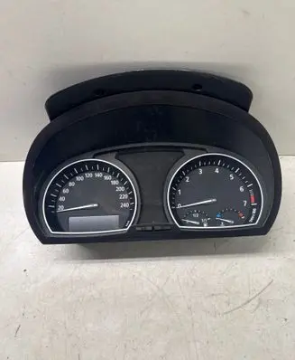 Speedometer (instrument cluster)