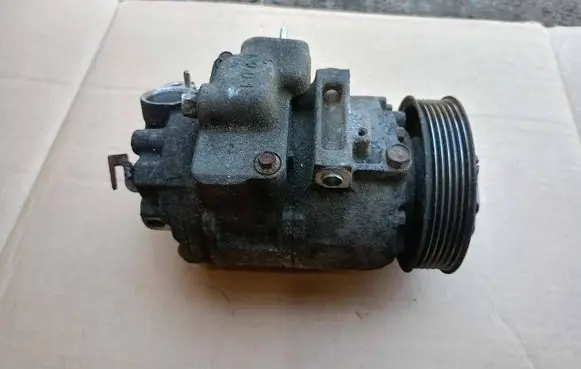 Volkswagen Polo IV 9N3 Air conditioning (A/C) compressor (pump) 6Q820803D