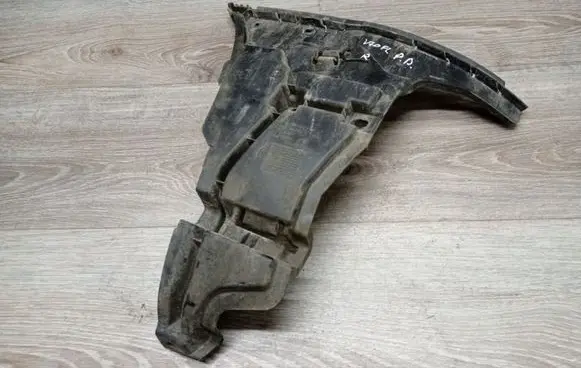 Volvo V70 Front bumper mounting bracket 08693182