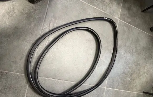 Honda CR-V Front door rubber seal 