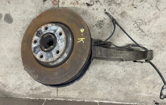 Audi Q7 4L Front wheel hub spindle knuckle 7L0407257A