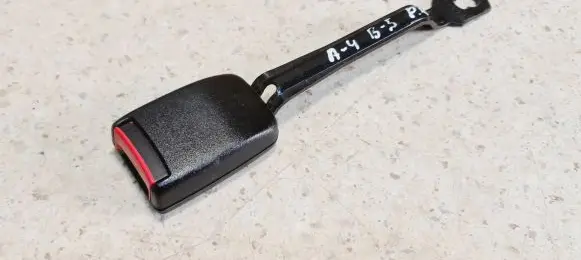 Audi A4 S4 B5 8D Front seatbelt buckle 8D0857755 09101995 091019950