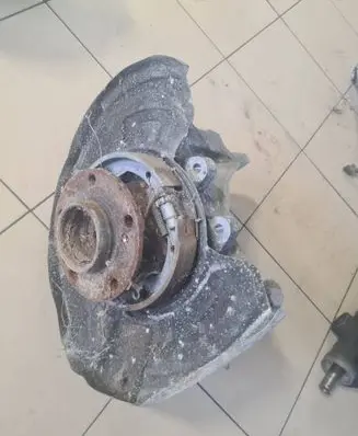 BMW X5 F15 Rear wheel hub spindle/knuckle 6877217