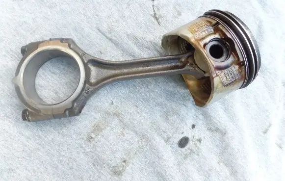 Renault Laguna II Piston with connecting rod 10104