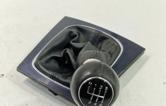 Audi A3 S3 A3 Sportback 8P Gear shifter surround trim plastic 8P086426