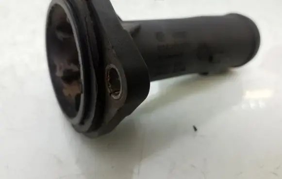 Audi A3 S3 8L Engine coolant pipe/hose 038121121