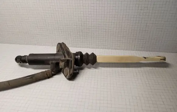 Volvo S60 Clutch slave cylinder 1955TP01 8636540