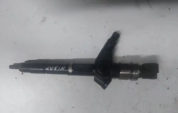 Nissan Primera Fuel injector V400 06927