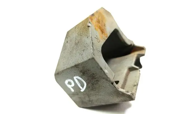 BMW 1 E81 E87 Radiator mount bracket 7807186