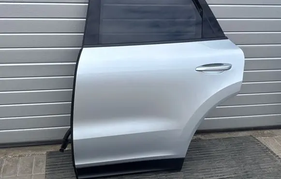 Porsche Cayenne (9Y0 9Y3) Rear door 9Y0833311C