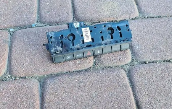 Renault Captur II Hazard light switch 283E86009R