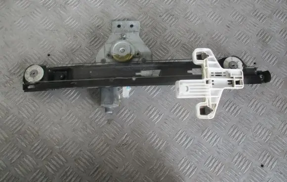 Dodge Caliber Rear window lifting mechanism without motor
