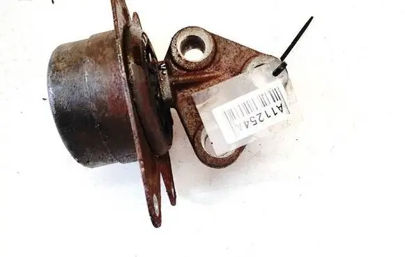 Opel Zafira A Engine mount bracket 90538543