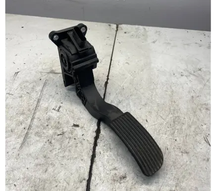 Mercedes-Benz Sprinter W906 Accelerator throttle pedal A9073010200 0280755359