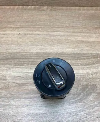 Volkswagen Golf IV Light switch 1C0941531A
