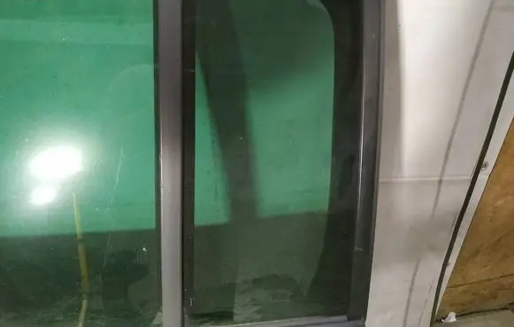 Rear vent window glass