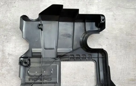 Audi A3 S3 8V Engine cover (trim) 04E103925