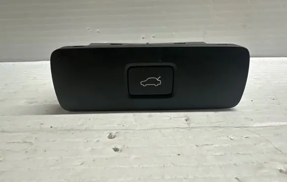 Volvo XC40 Tailgate/boot open switch button 32350330