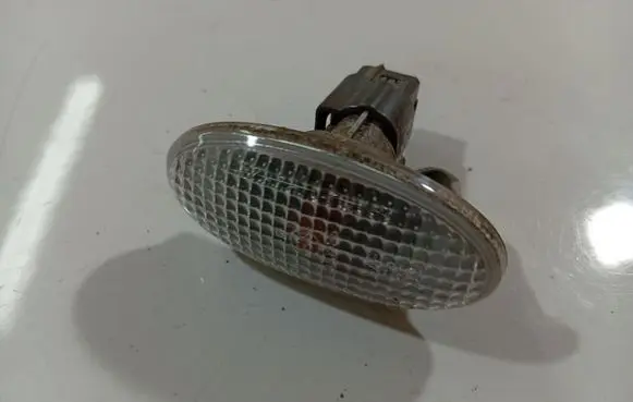 Mazda 5 Front fender indicator light