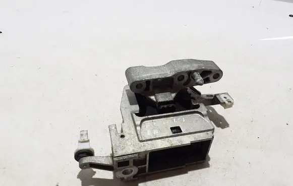Engine mount bracket