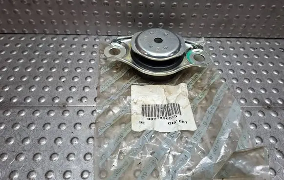 Engine mount vacuum valve