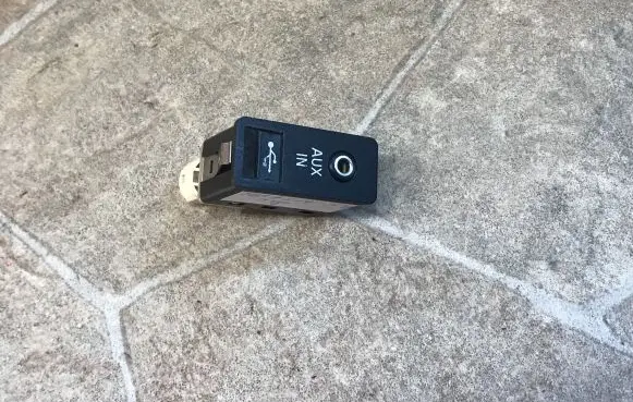 BMW 5 GT F07 AUX in-socket connector 9129651