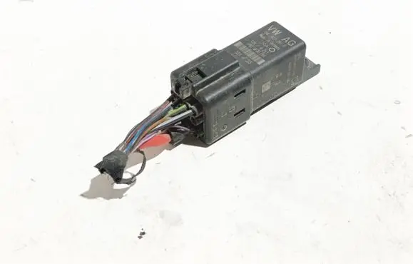 Volkswagen Crafter Glow plug pre-heat relay 04L907281B 321723 V24Z