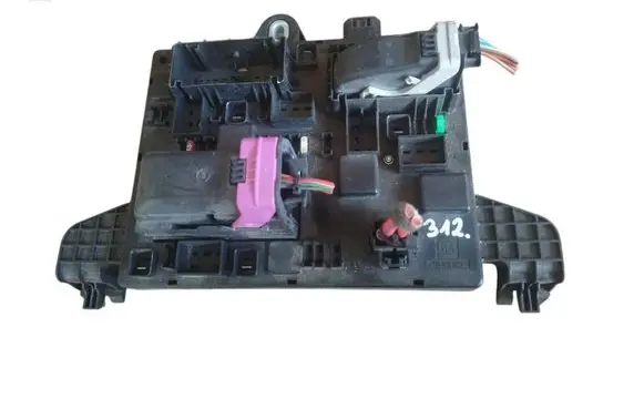 Opel Astra J Fuse module 13343949