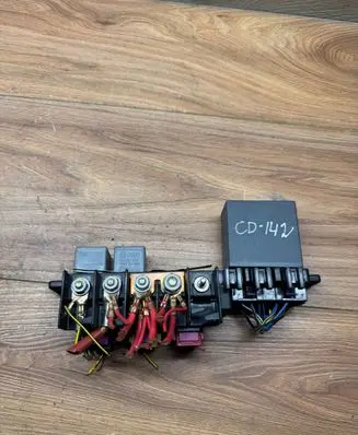 Skoda Superb B5 (3U) Window wiper relay 1J0955531A EA412V PA6GF30