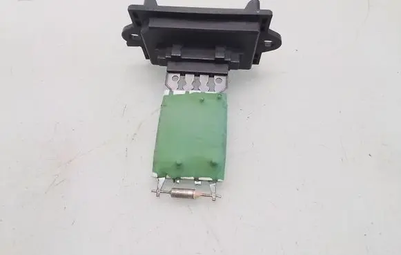 Peugeot 1007 Heater blower motor/fan resistor