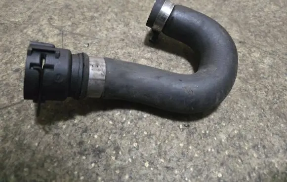 BMW 5 E39 Engine coolant pipe/hose 2247879